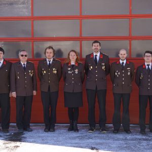 Gruppenfoto mit dem Kommando, den Gemeindevertretern und den Sachbearbeitern.